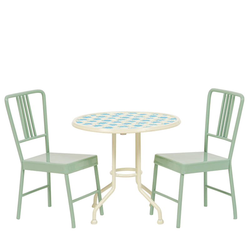 Table and Chairs Fresh Green Floral Pattern