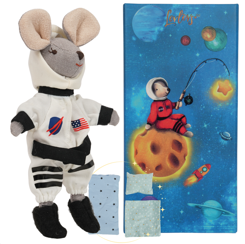 LEVLOVS Astronaut Mouse (White) in a Box with the bedding
