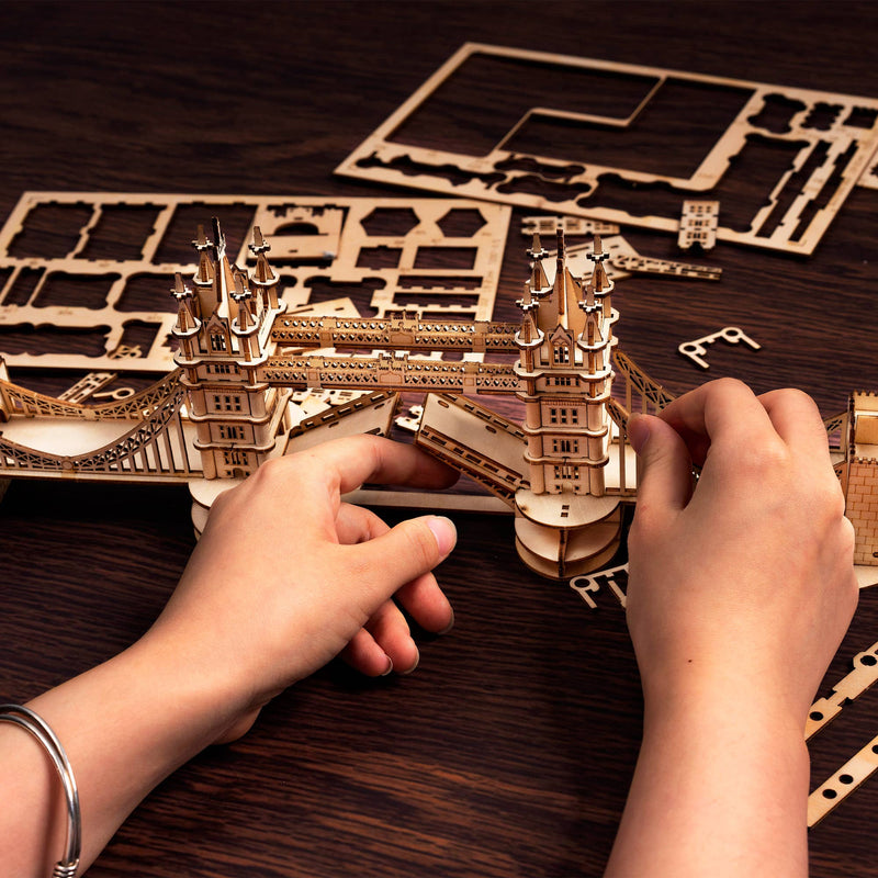3D Laser Cut Wooden Puzzle: Tower Bridge with lights