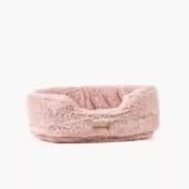 Kimi, 18cm plush cat with collar and its faux fur basket