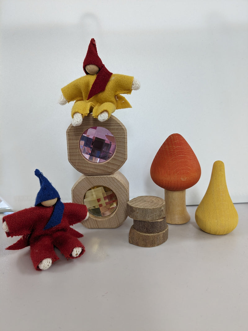 Small World Curiosity Set - J