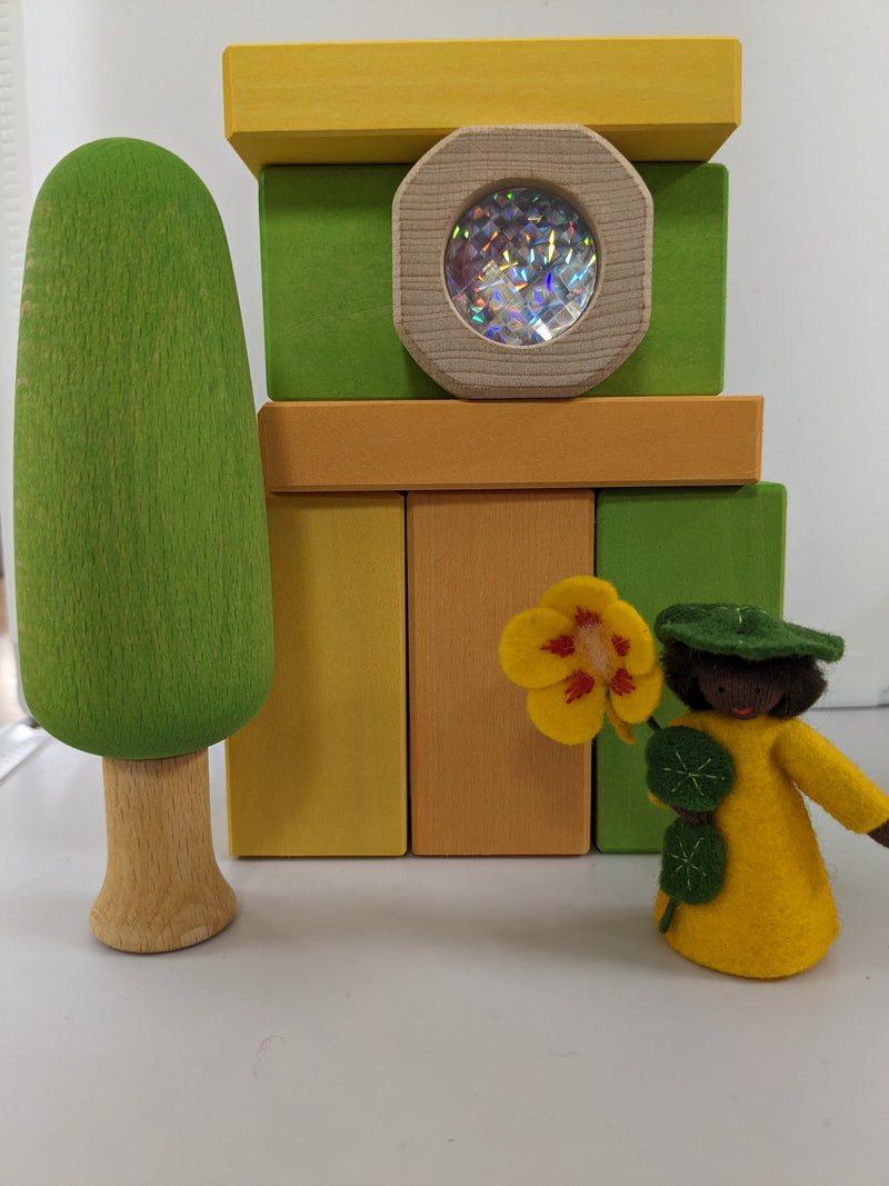 Small World Curiosity Set - O