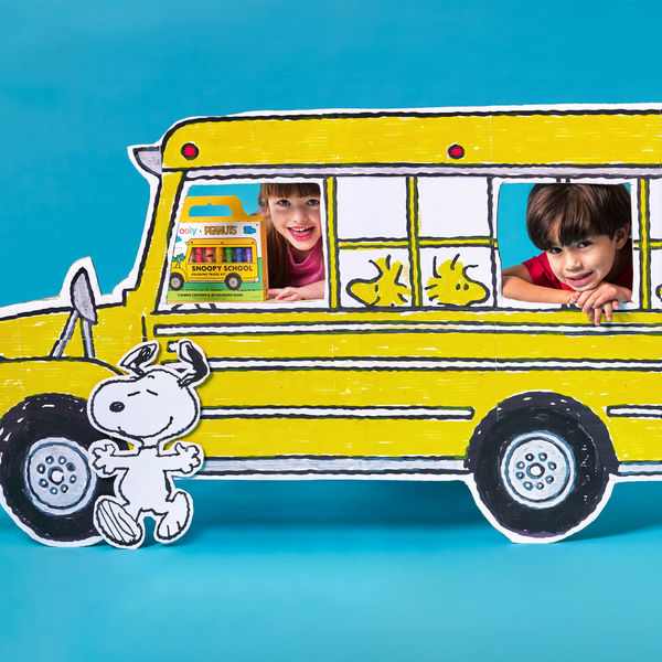 Peanuts:  Snoopy School Coloring Travel Kit (9 crayons & 48 coloring pages)