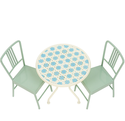 Table and Chairs Fresh Green Floral Pattern