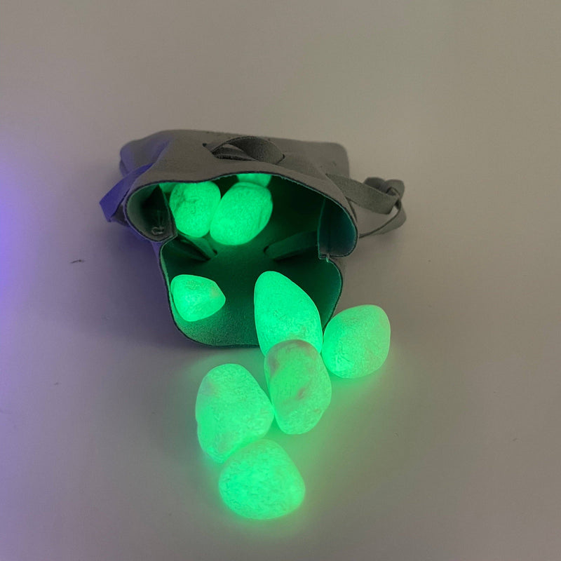 Super Bright Glow Pebbles - Green