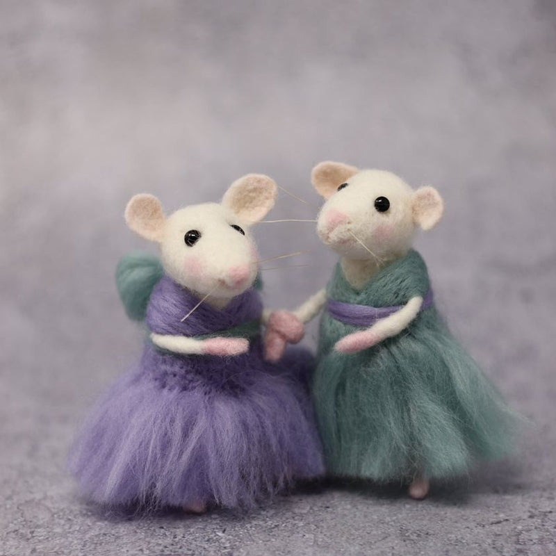 Poppy &amp; Daisy Mice Needle Felting Kit